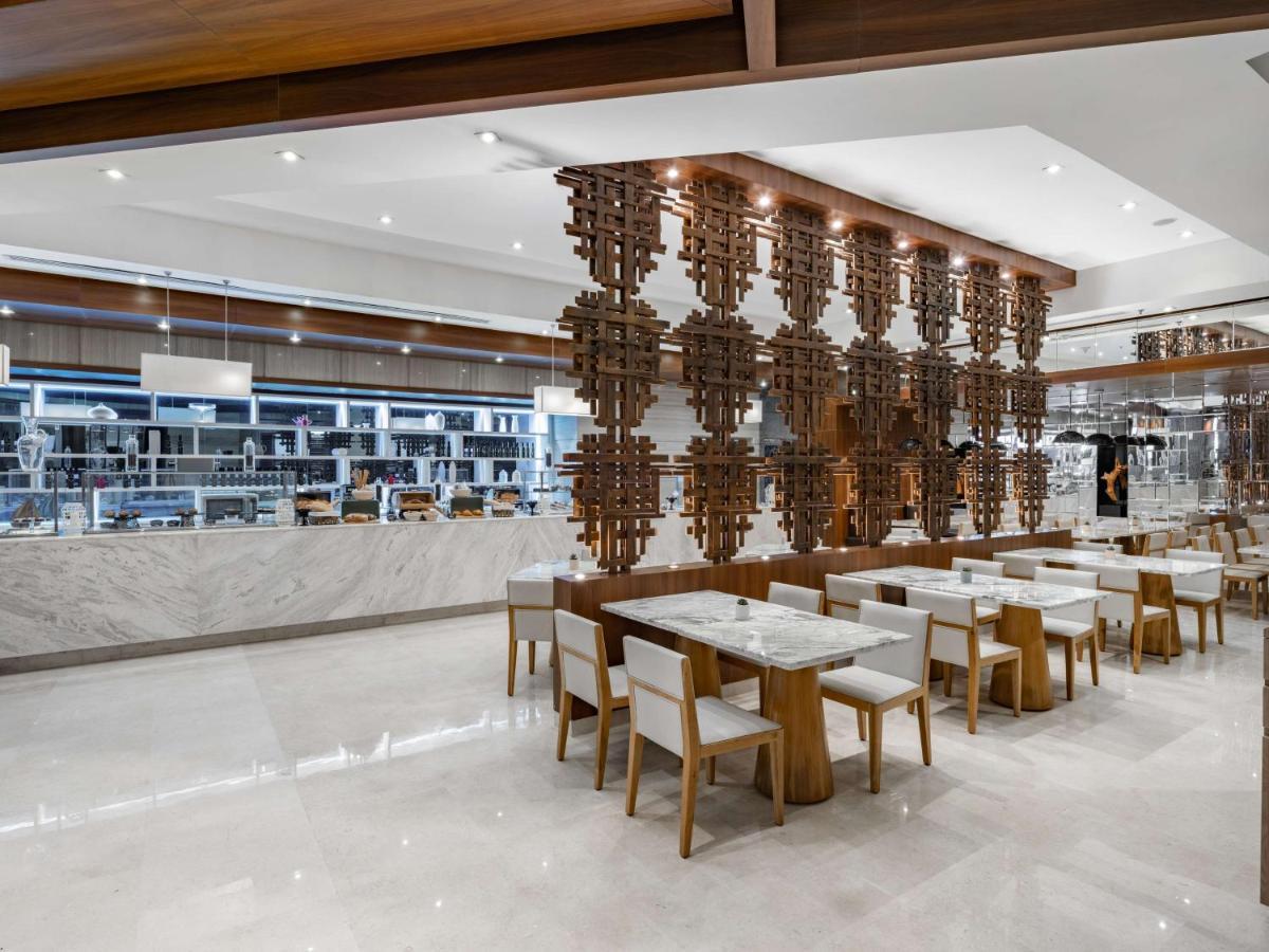 The Venue Jeddah Corniche Jidá Exterior foto The restaurant at the airport