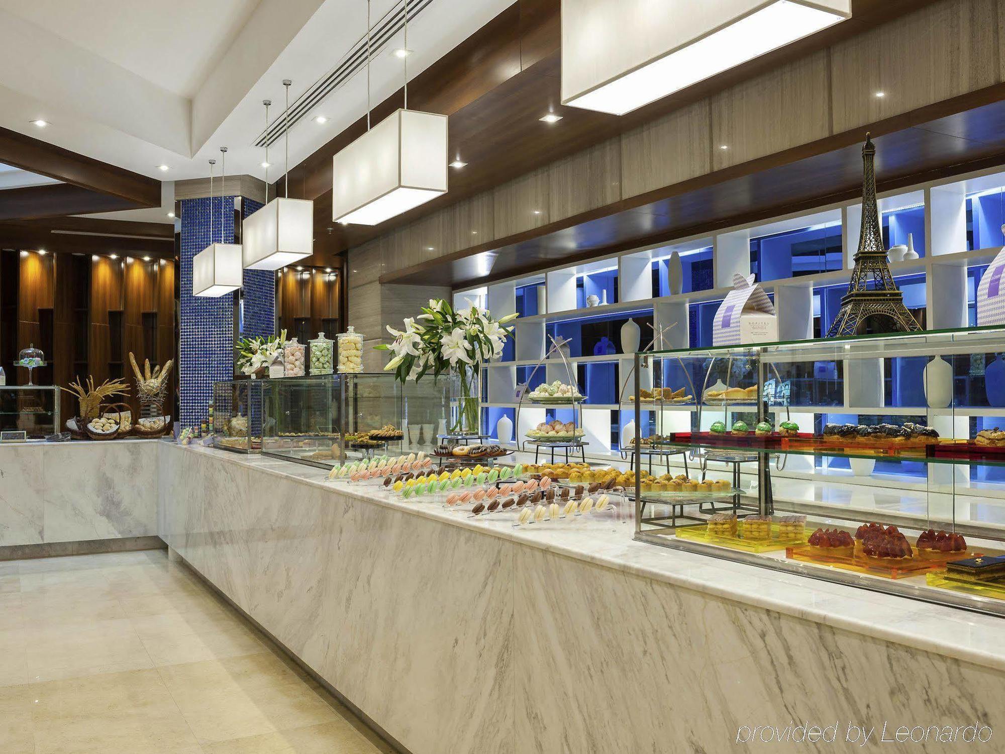 The Venue Jeddah Corniche Jidá Exterior foto The buffet at the hotel